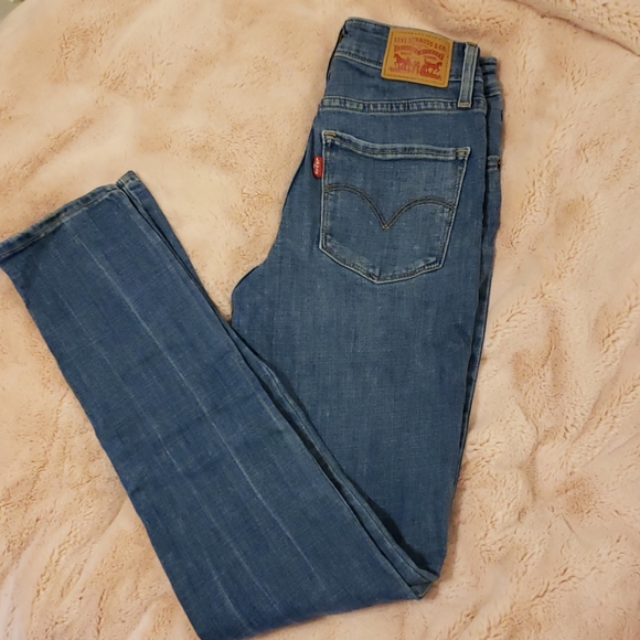 Levi's Denim - Levi's 721 High Rise Skinny Jean Levi's Denim - Levi's 721 High Rise Skinny Jean
